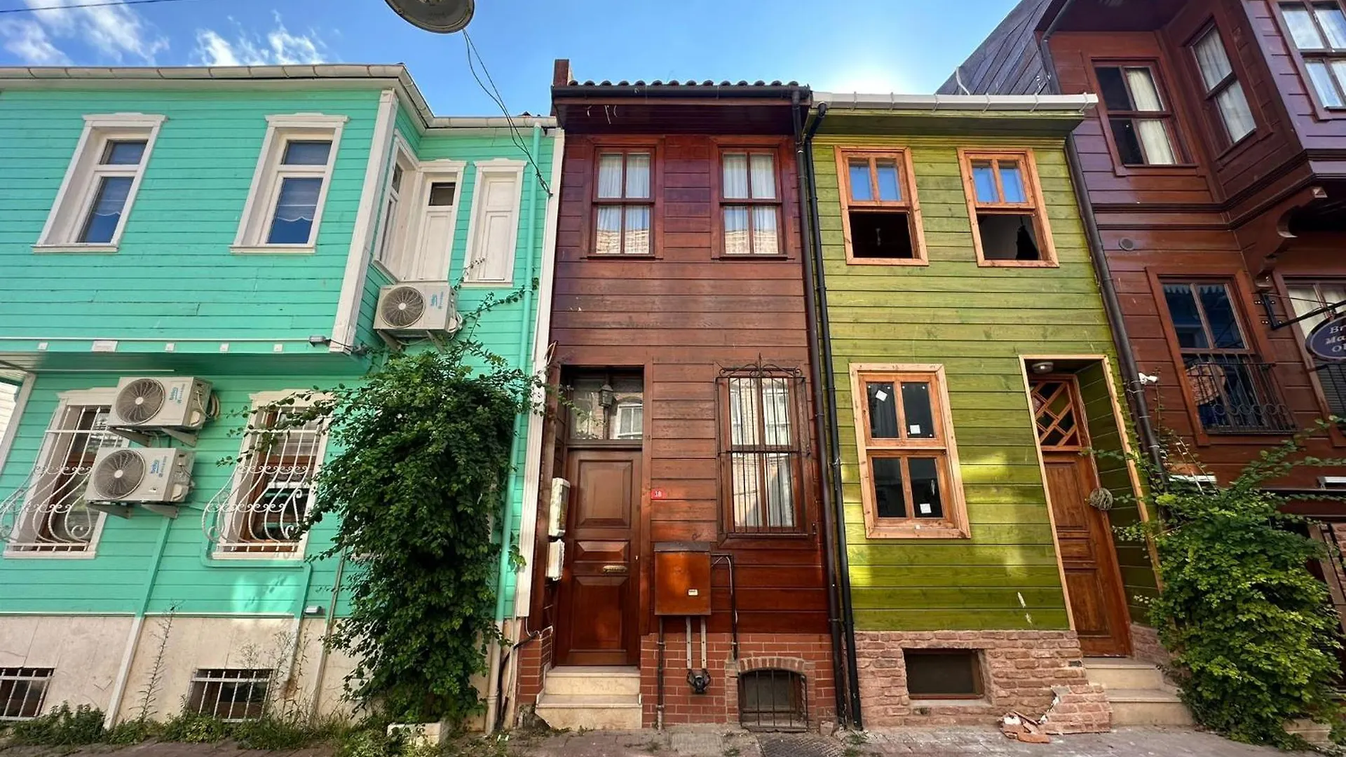 Brown Mansion Oldcity contacts
