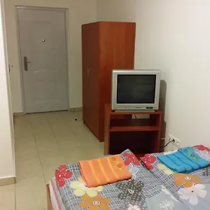 verificați disponibilitatea